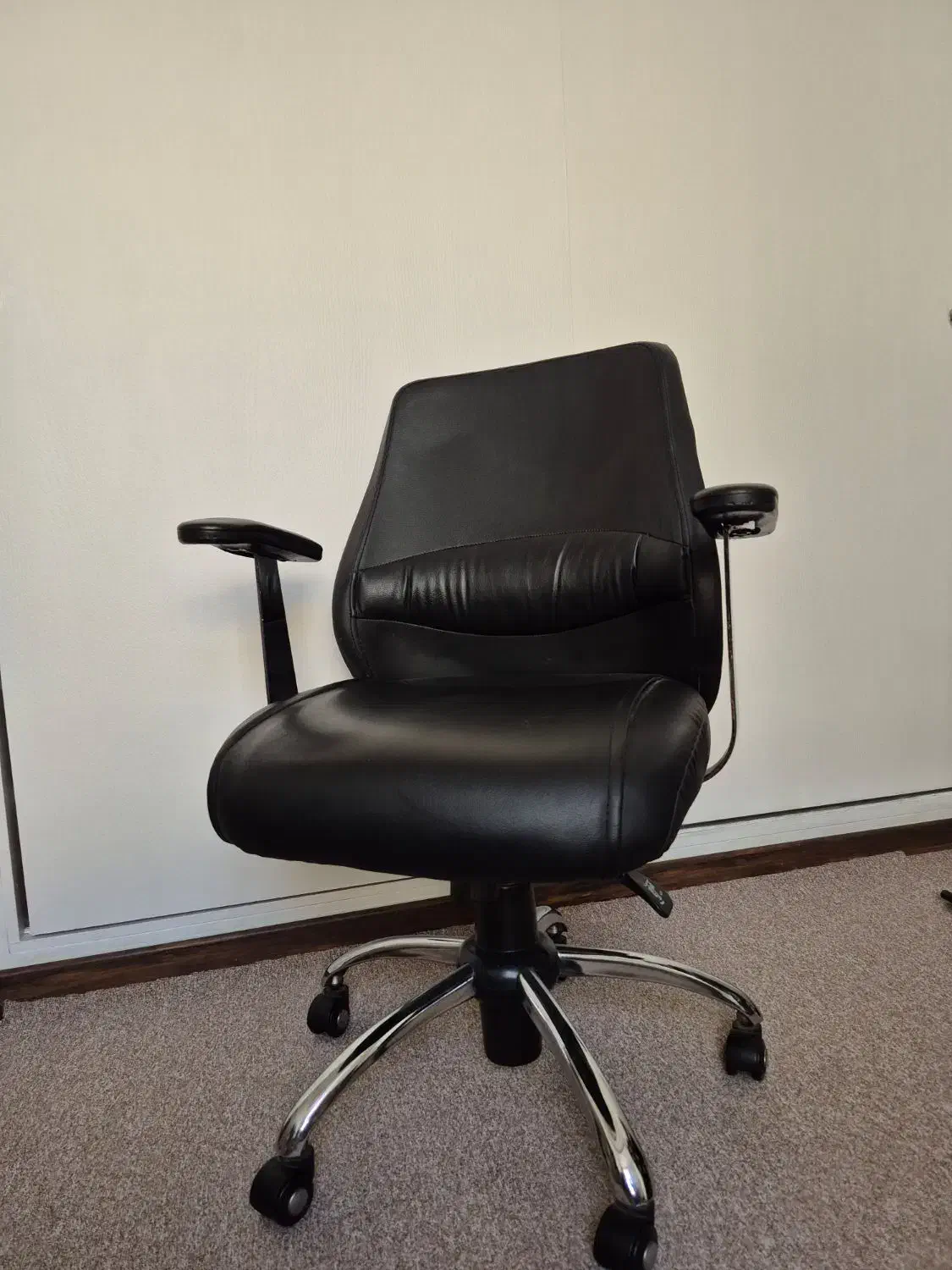 صندلی اداری کاملا سالم|صندلی و نیمکت|تهران, حکیمیه|دیوار