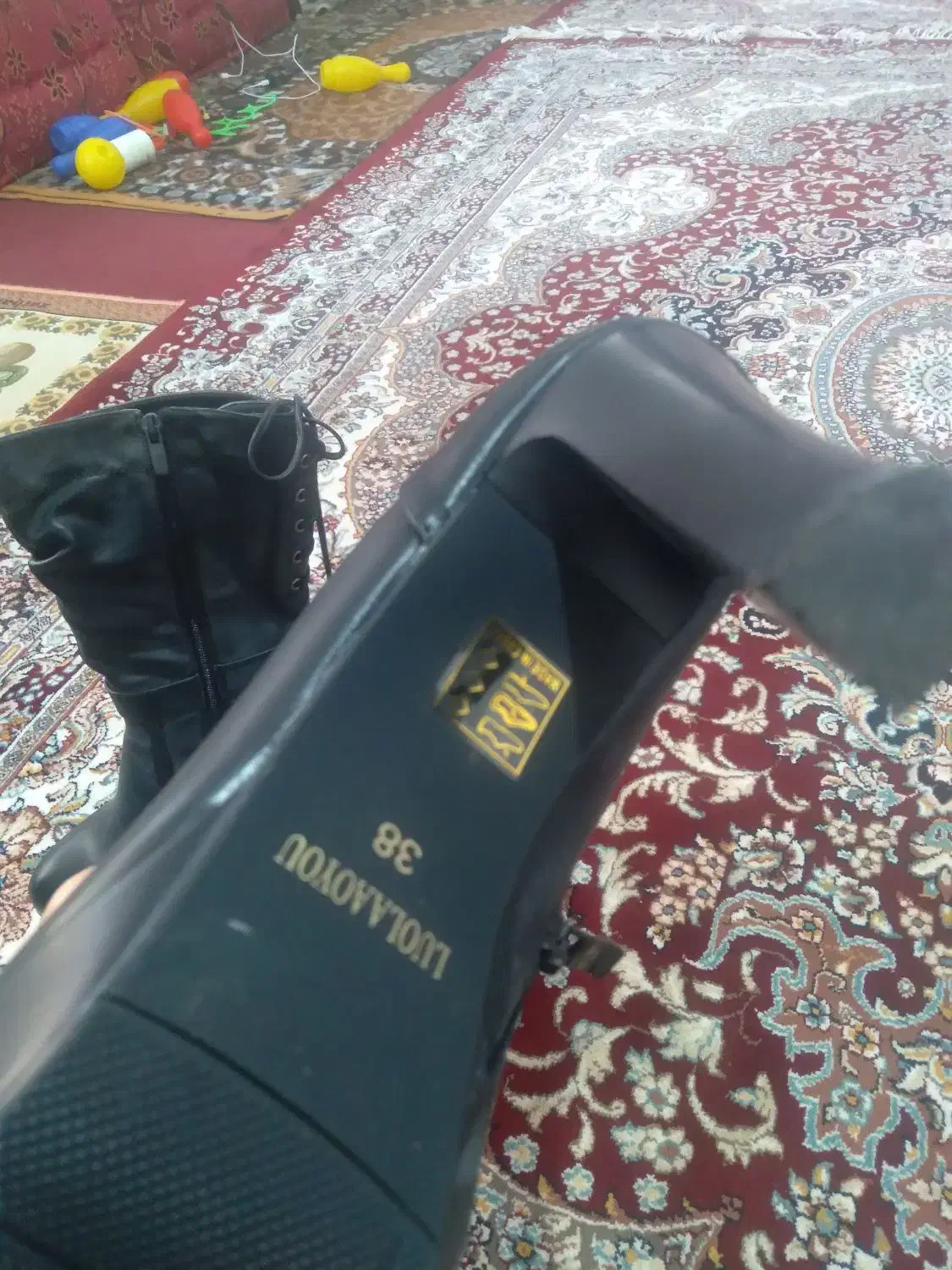 پوتین|کیف، کفش، کمربند|خواجه, |دیوار