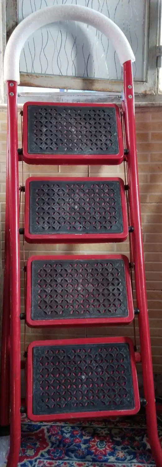 نردبان 4 پله در حد نو|ابزارآلات|بیرجند, |دیوار