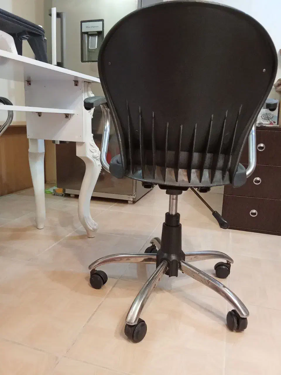 دو صندلی چرم مشکی کیفیت عالی|صندلی و نیمکت|لاهیجان, امیرشهید|دیوار