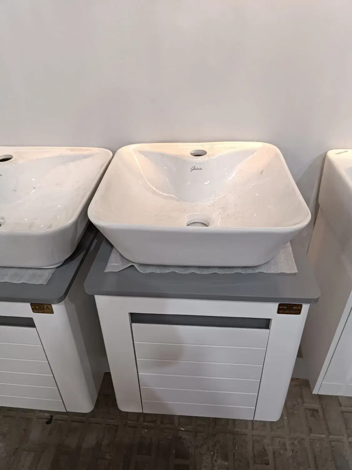 روشویی طوسی و سفید ۴۰ × ۳۷|لوازم سرویس بهداشتی|تبریز, |دیوار