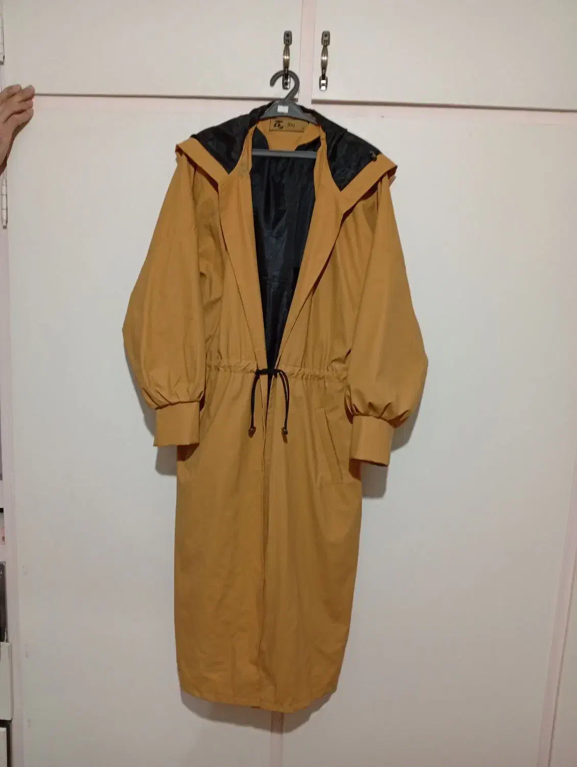 پالتو بارونی|لباس|پاکدشت, پاکدشت (مامازند)|دیوار