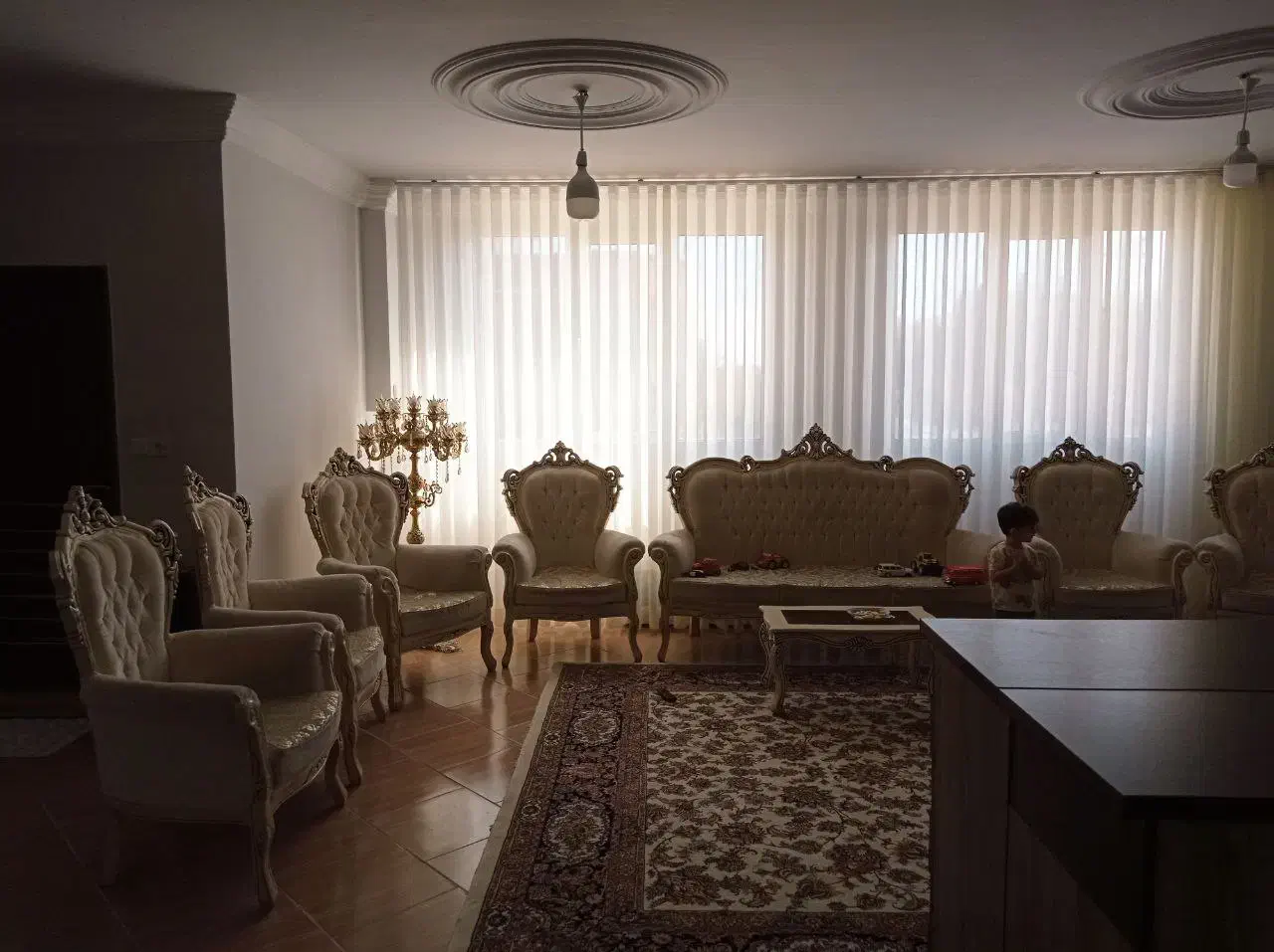 مبل|مبلمان خانگی و میز عسلی|گلبهار, شهر جدید گلبهار|دیوار