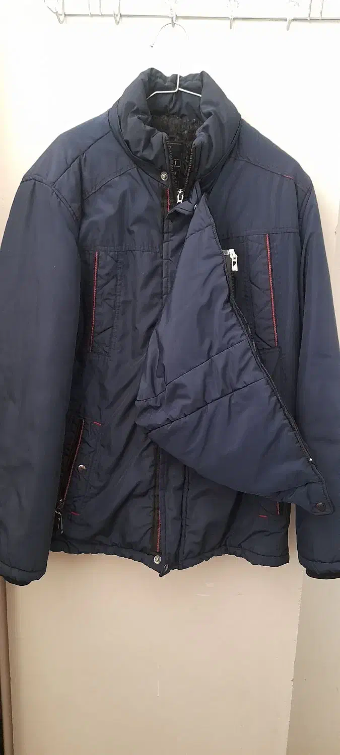 کاپشن|لباس|قم, چهل درخت‎|دیوار