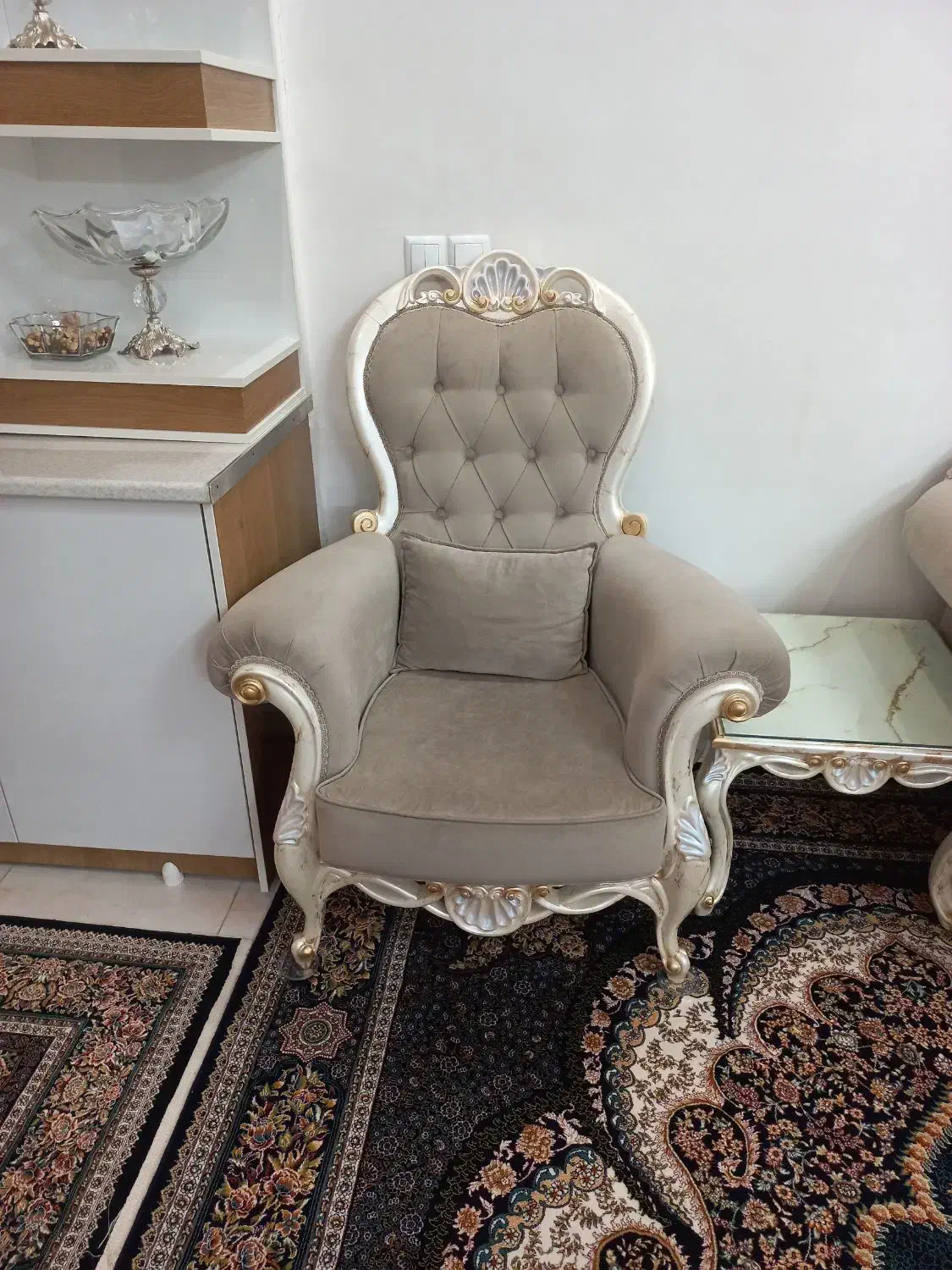 مبل سلطنتی و میز غذاخوری|مبلمان خانگی و میز عسلی|اراک, |دیوار