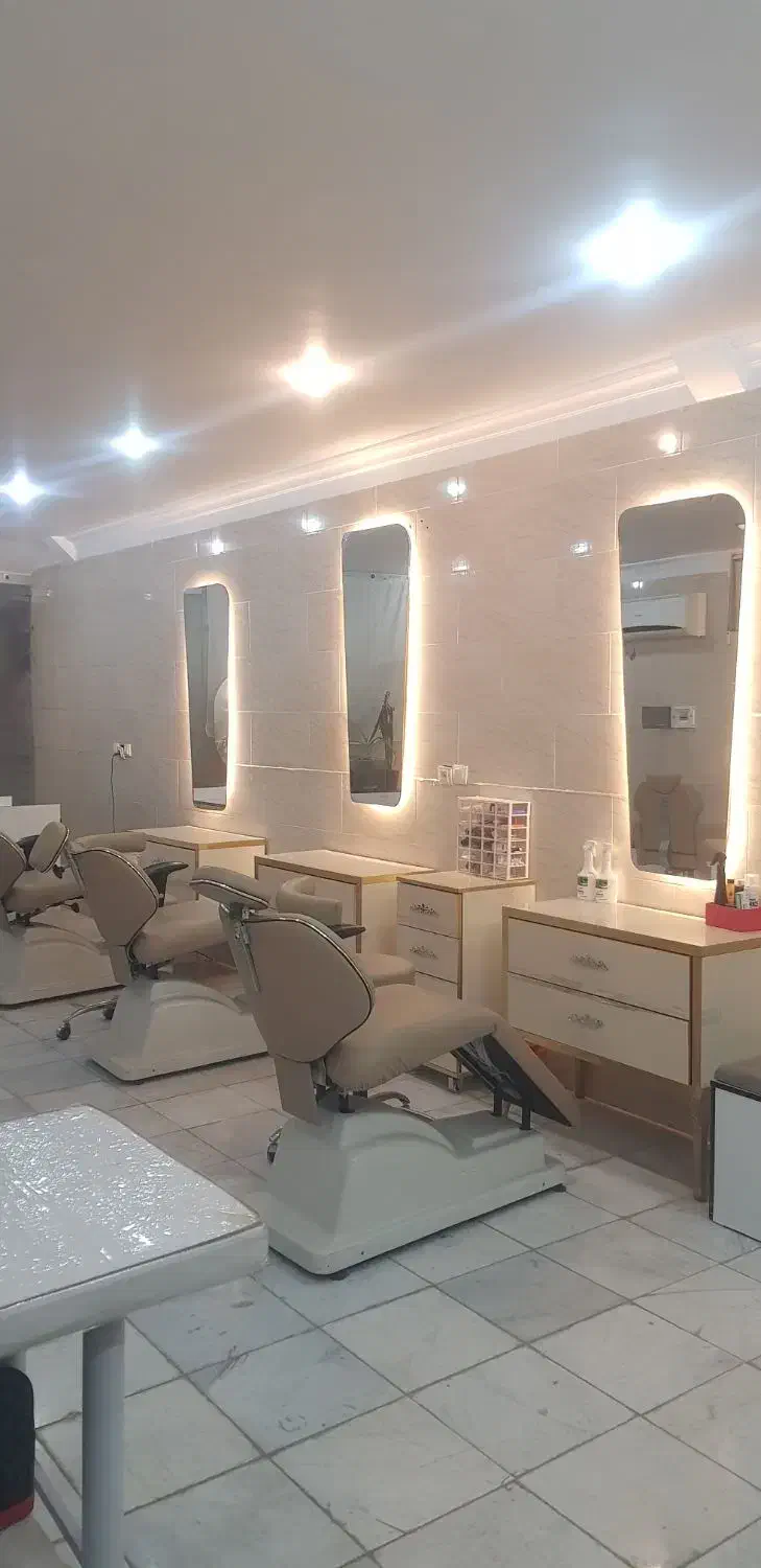 فروش تمام تجهیزات سالن زیبایی بانوان|فروشگاه و مغازه|یزد, |دیوار