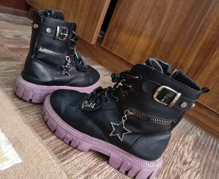 کفش بوت بچگانه سایز 31|کیف، کفش، کمربند|محمدشهر, سیدآباد|دیوار