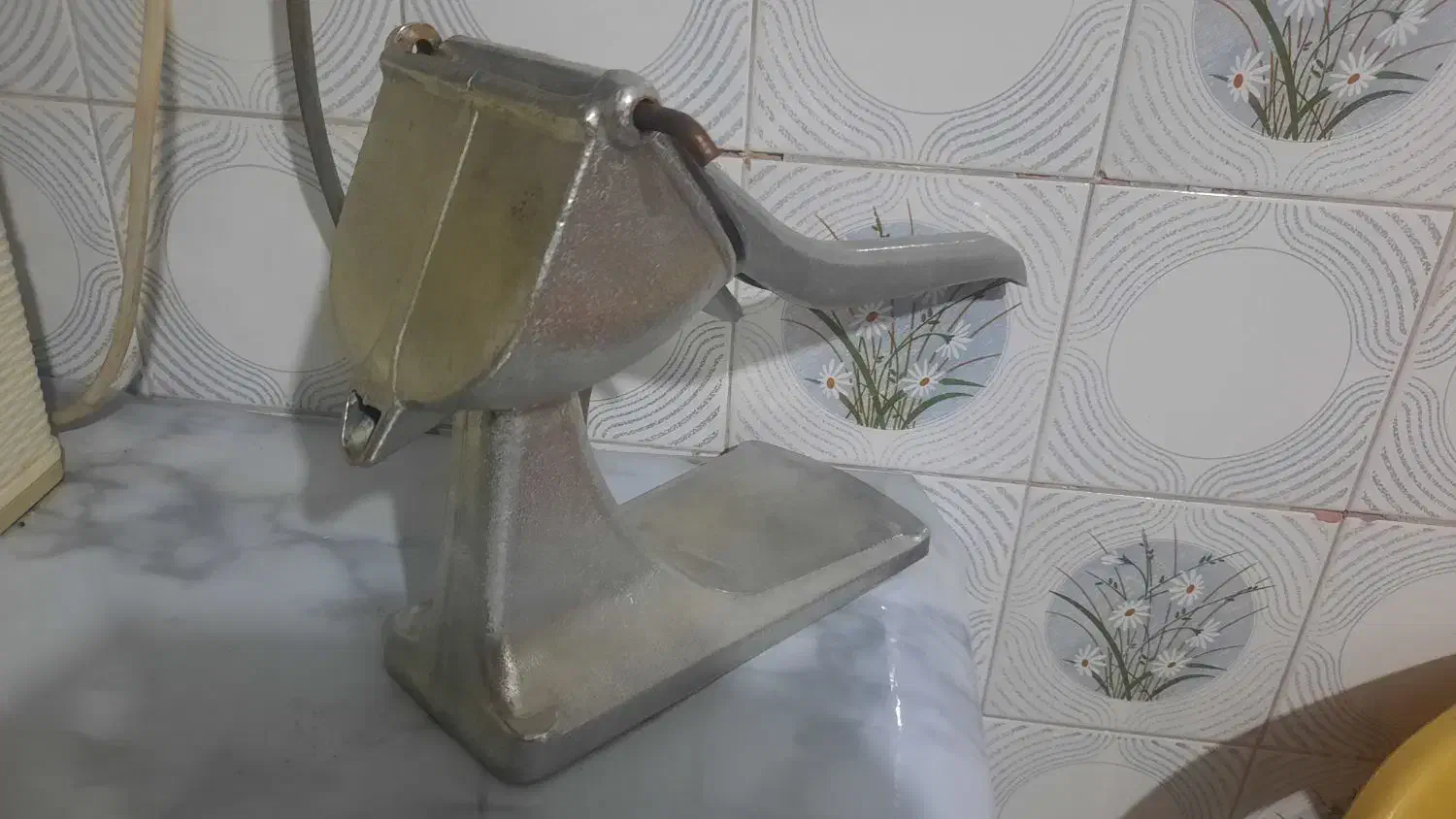 آب انارگیر|آبمیوه‌گیر و آب‌مرکبات‌گیر|فلاورجان, |دیوار