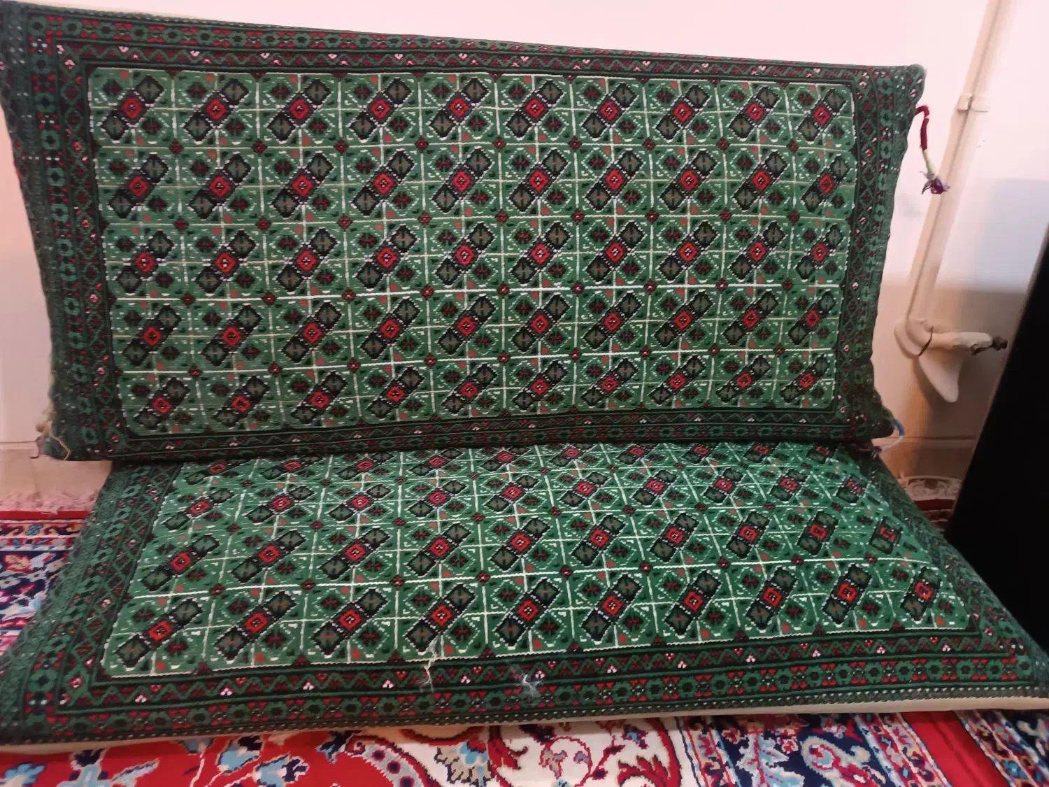 پشتی کاملا سالم|پشتی|یزد, |دیوار