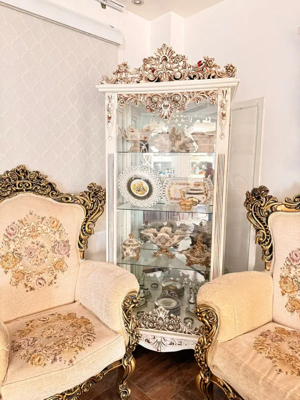 مبل سلطنتی|مبلمان خانگی و میز عسلی|لاهیجان, شیخ زاهد|دیوار