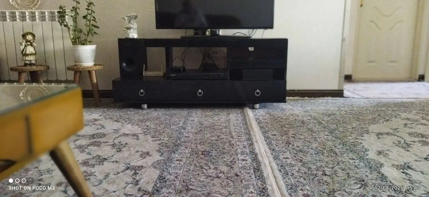 میز تلویزیون|میز تلویزیون|ری, جوانمرد قصاب|دیوار