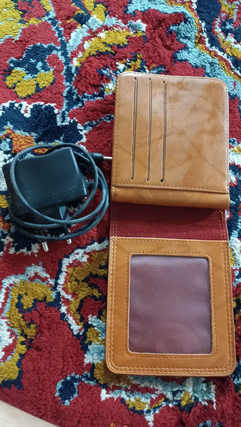 کیف پول چرم خالص و شارژر نوکیا درشت|لوازم جانبی موبایل و تبلت|تربت‌حیدریه, ابوذر|دیوار