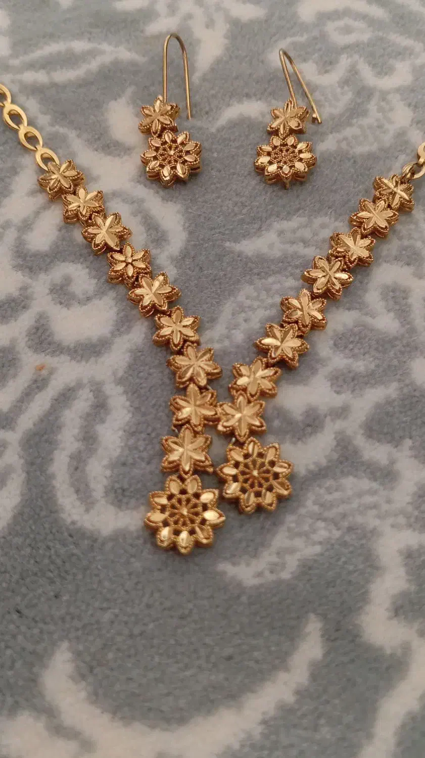 ست گردنبند و گوشواره طلاروس|بدلیجات|نیشابور, چاه بلند|دیوار