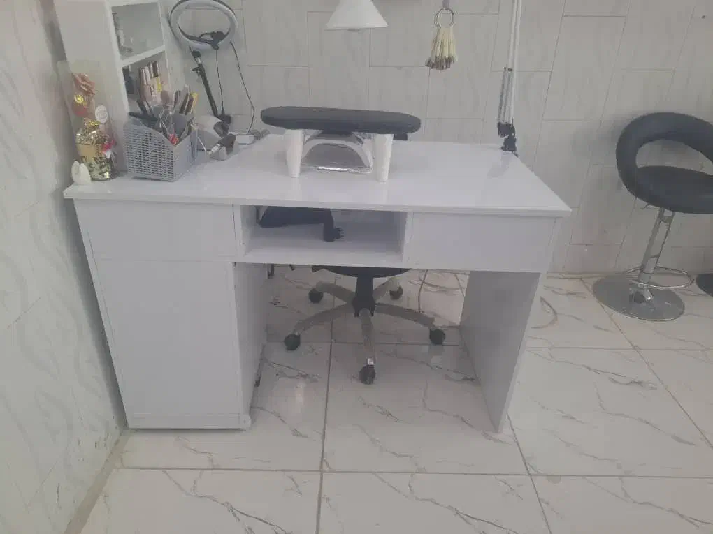 میز ناخن|آرایشگاه و سالنهای زیبایی|شهرکرد, |دیوار