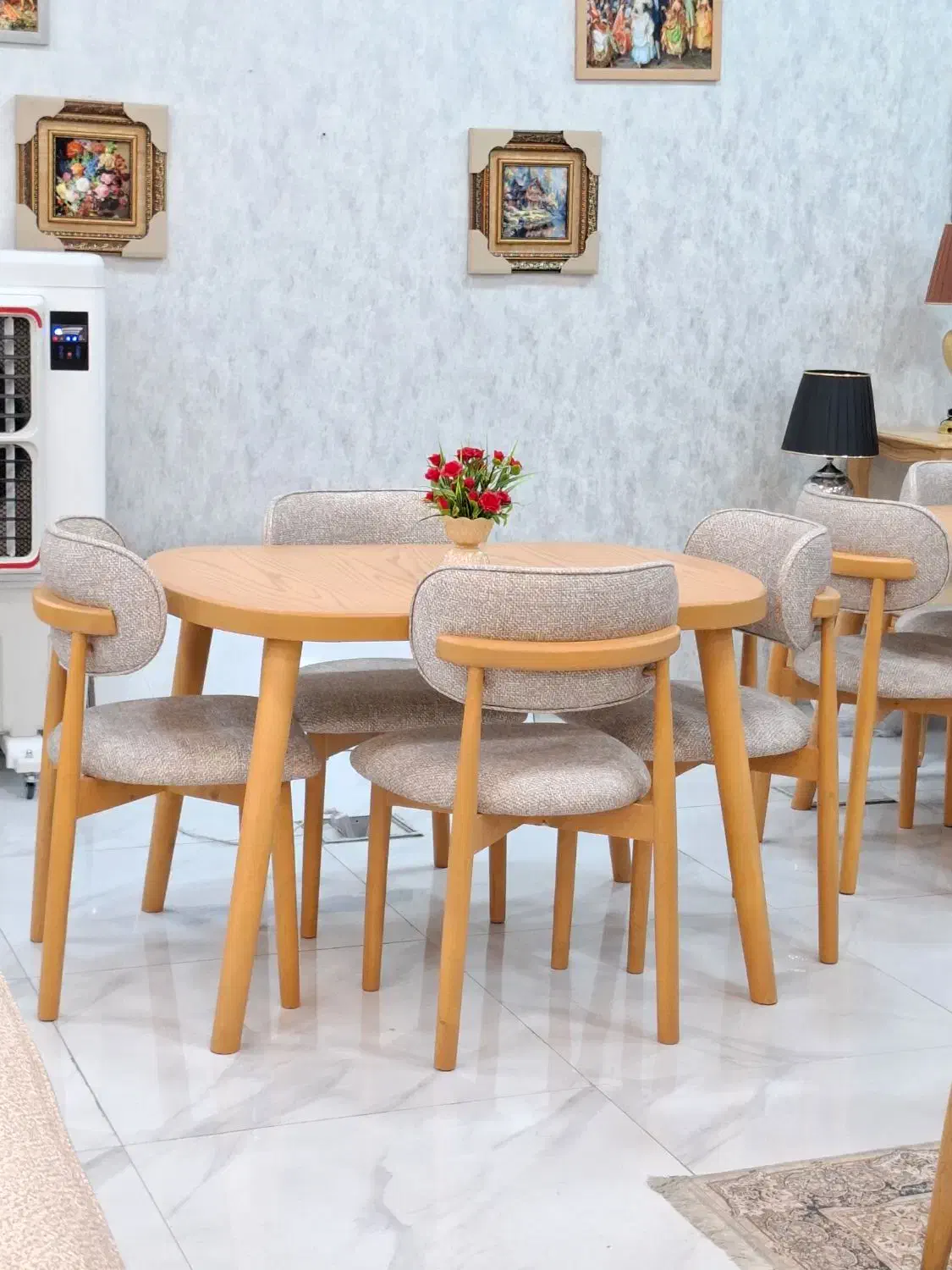 ناهارخوری الوا/اینو از نزدیک ببینید هیچ جا نمیرید|میز و صندلی غذاخوری|صدرا-فارس, فاز ۱|دیوار