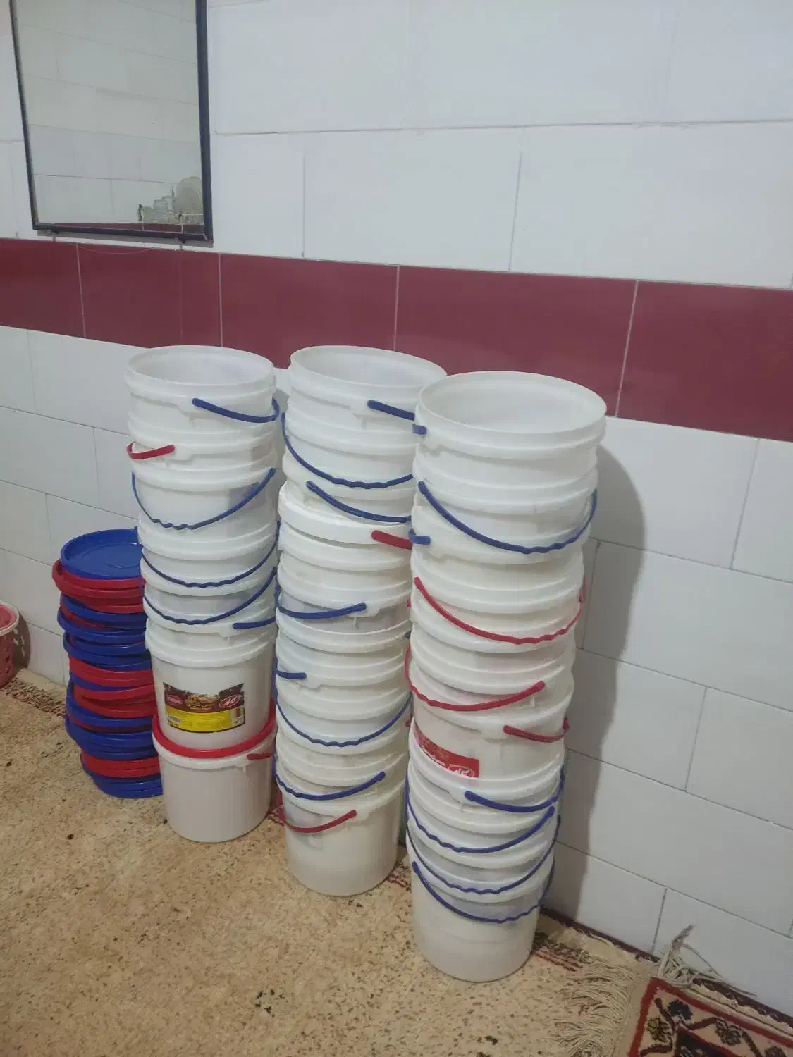 سطل سس|ظروف نگهدارنده، پلاستیکی، یکبارمصرف|بهمن صغاد, |دیوار