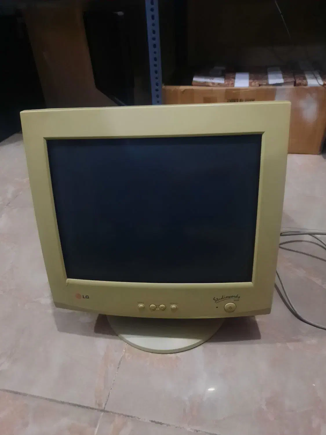 دو عدد مانیتور کاملا سالم الجی به همراه کابل|قطعات و لوازم جانبی رایانه|یزد, |دیوار