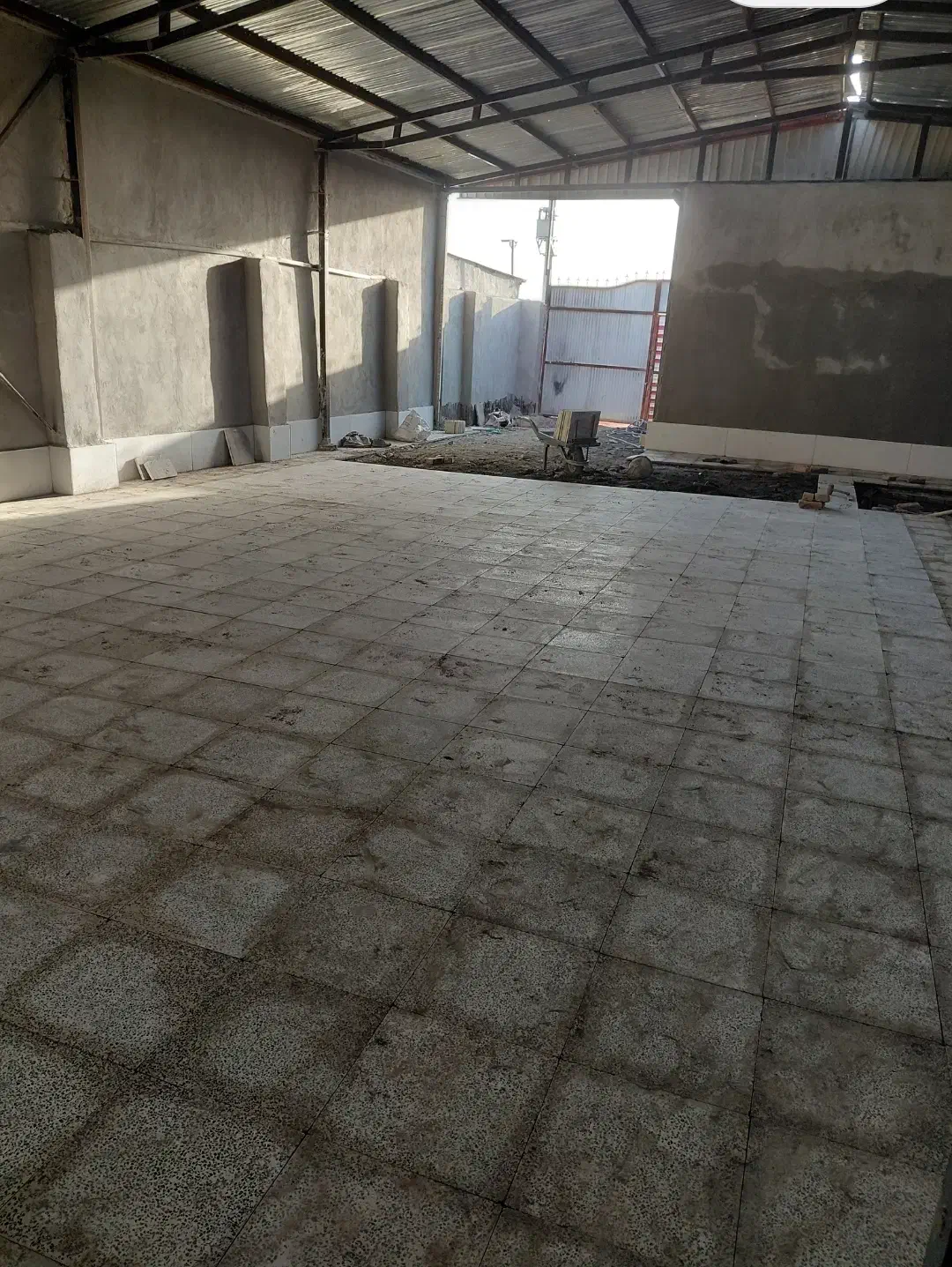 اجاره سوله ۲۴۰متری بهمراه سوییت نگهبانی|اجارهٔ مغازه و غرفه|بافت, |دیوار