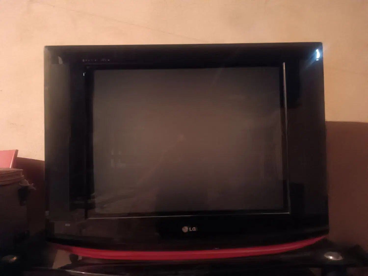 تلویزیون ال جی میز تلویزیون و دستگاه دیجیتال|تلویزیون و پروژکتور|همدان, |دیوار