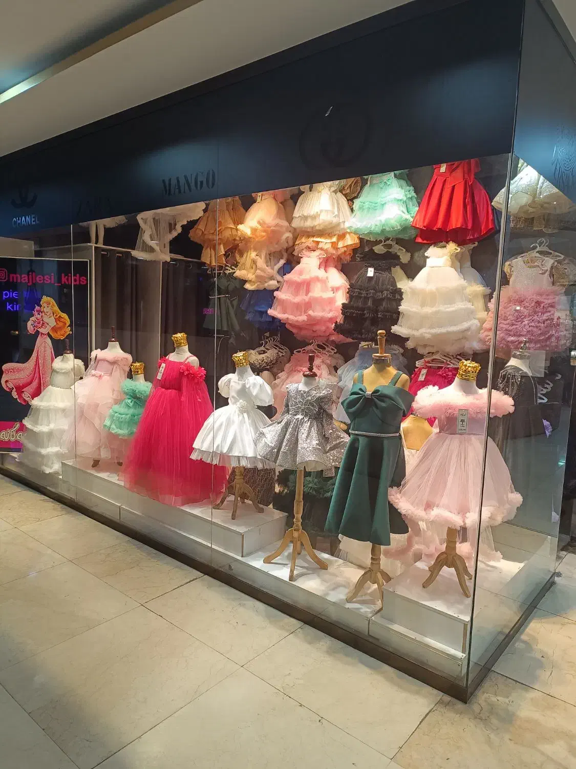 مانکن بچه گانه|فروشگاه و مغازه|اندیشه, اندیشه فاز ۱|دیوار