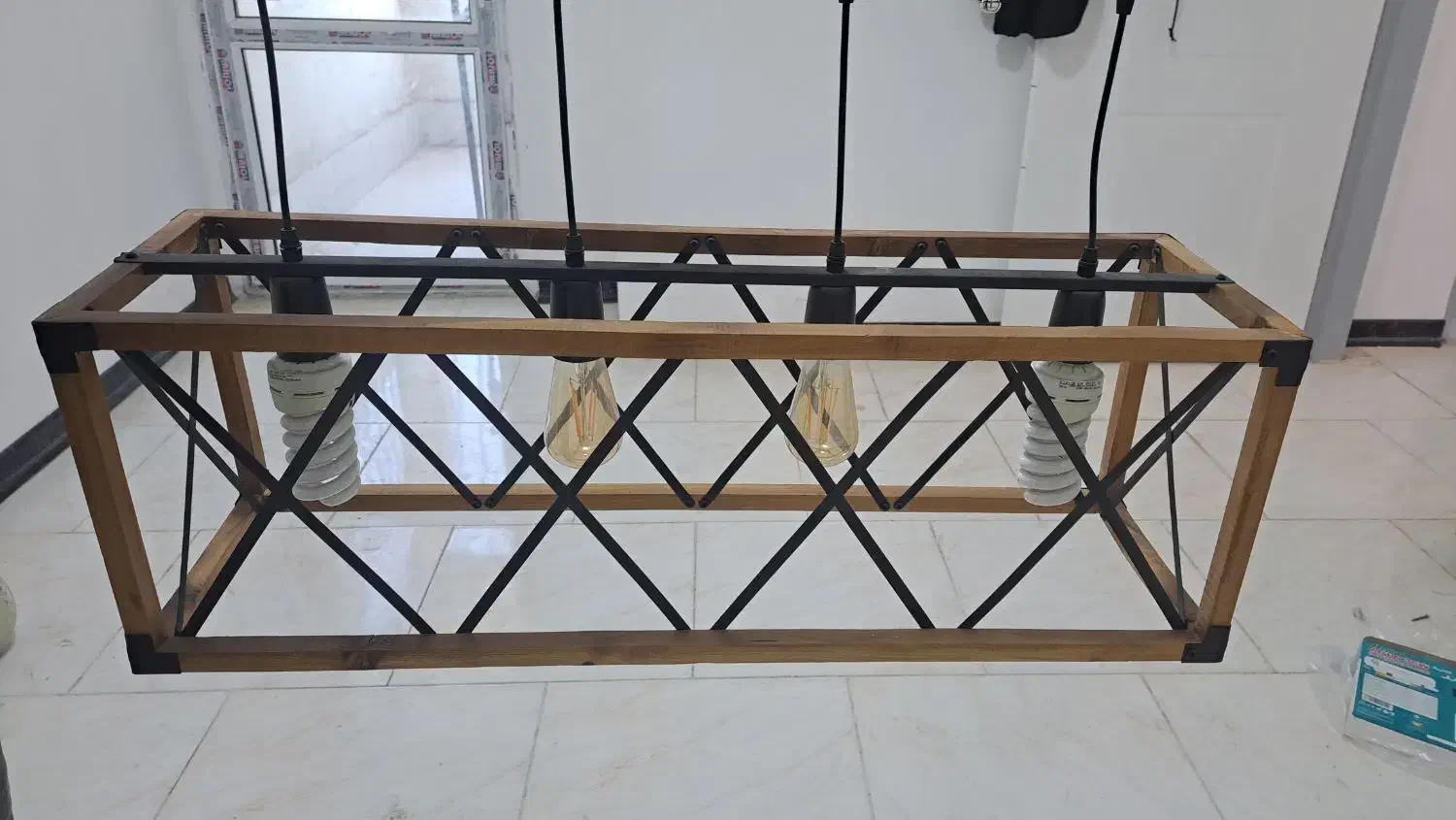 لوستر|لوستر و چراغ آویز|پرند, فاز ۶|دیوار