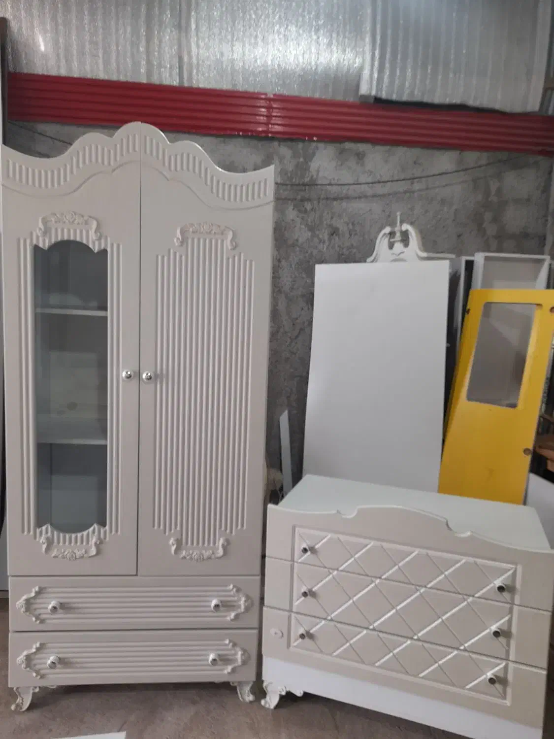 کمدو دراور منبران(درحدنو)|جاکفشی، کمد، دراور|رشت, دروازه لاکان|دیوار