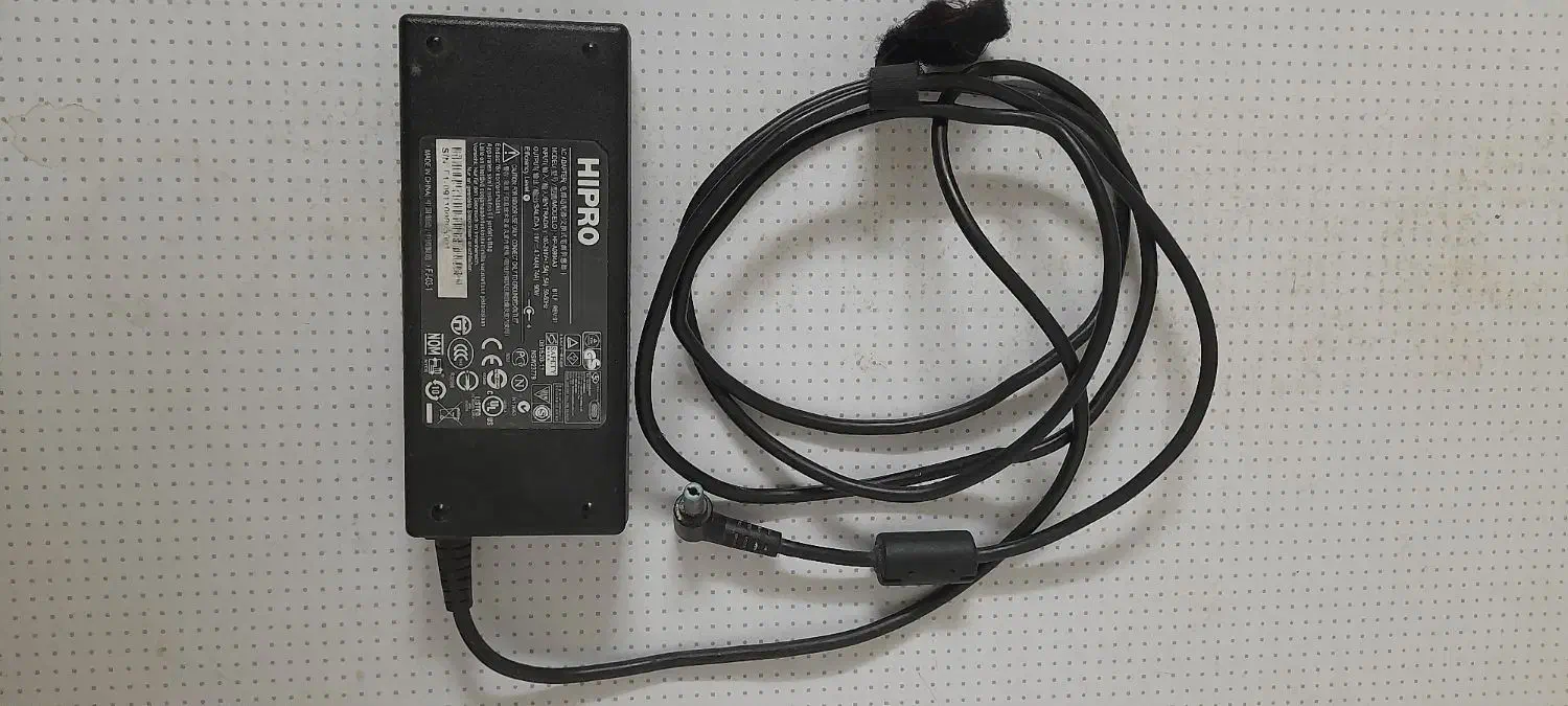 َشارژر لپ تاپ|قطعات و لوازم جانبی رایانه|قم, صدوق|دیوار