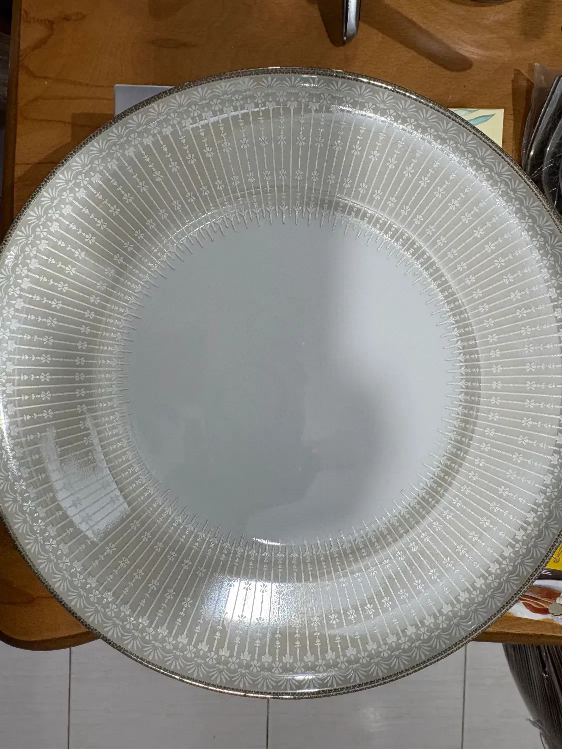 سرویس چینی لورین،۲۹پارچ،طرح طلایی،بدنه کویین،نو|ظروف سرو و پذیرایی|سرچهان, |دیوار