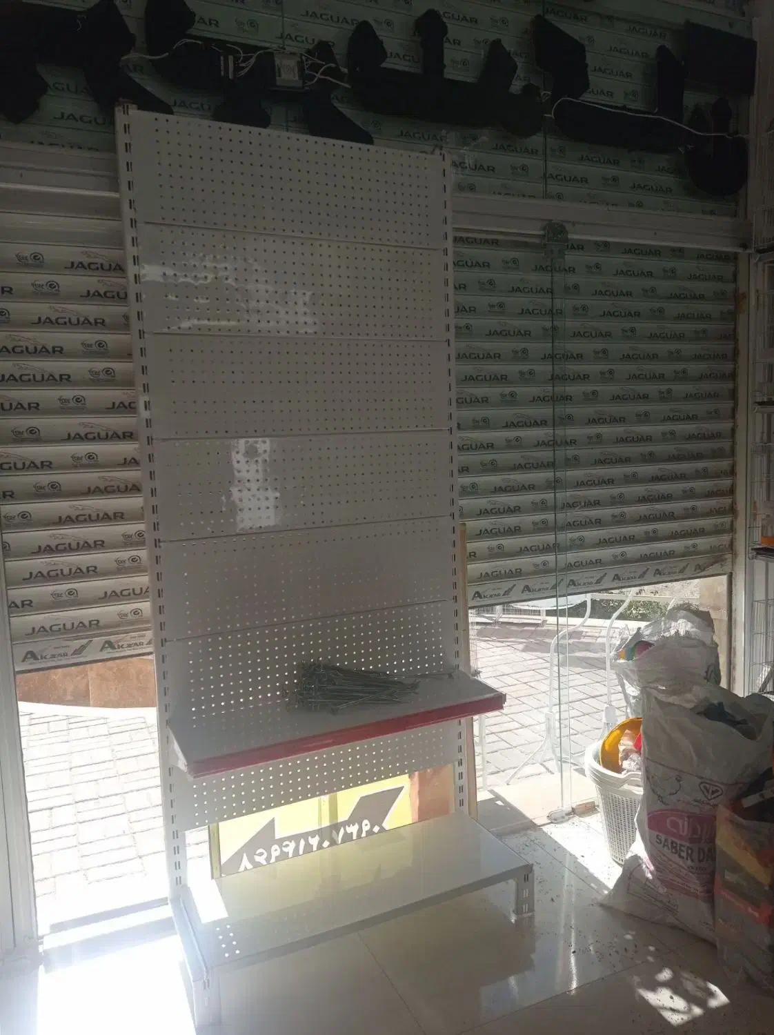 قفسه ایستاده یا استند وسط مغازه ای|فروشگاه و مغازه|گلبهار, شهر جدید گلبهار|دیوار