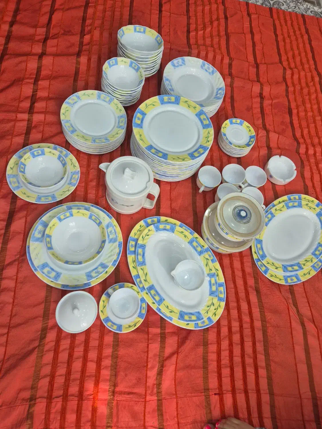 ظرف و سرویس ارکوپال ۸۵ تیکه|ظروف سرو و پذیرایی|تهران, قاسمآباد|دیوار