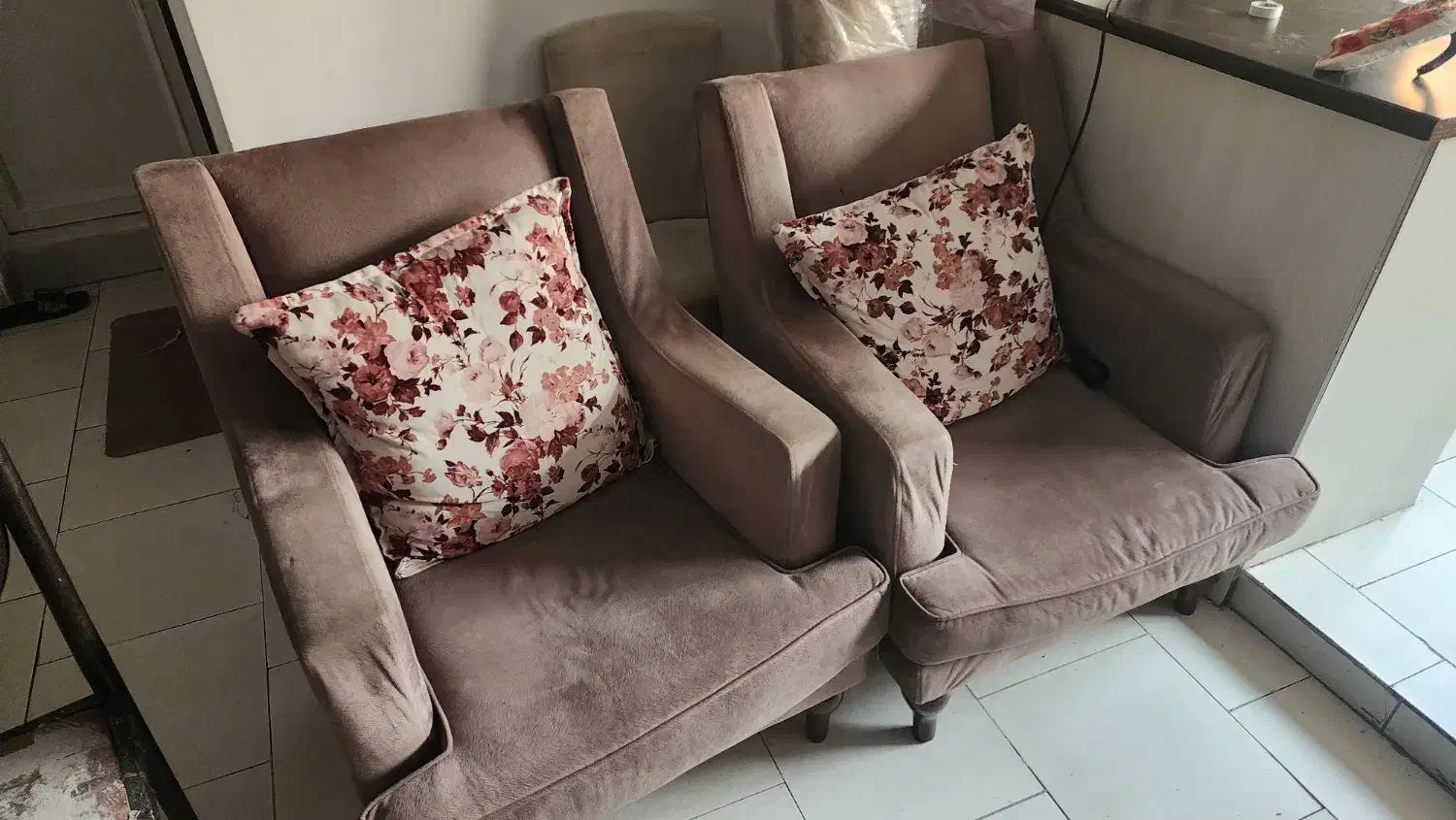 مبل ۷ نفره راحتی سالم|مبلمان خانگی و میز عسلی|تهران, مینای شمالی (مخبر)|دیوار