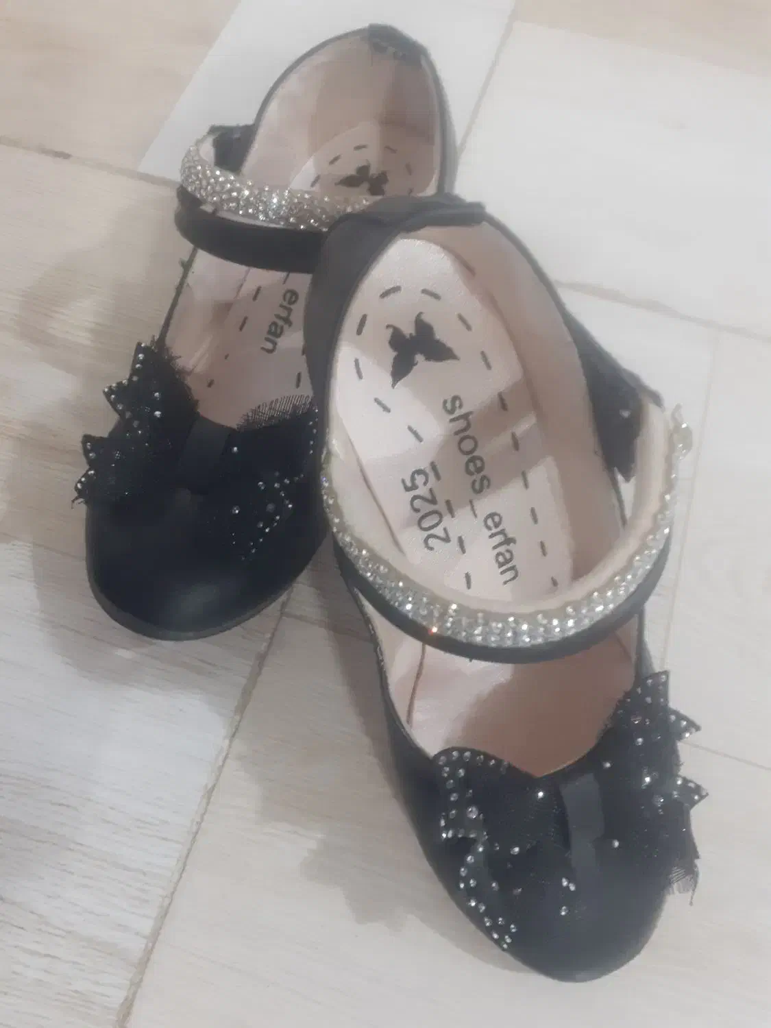 یه جفت کفش مجلسی دخترانه نونو سایز ۲۹|کفش و لباس بچه|بروجرد, |دیوار