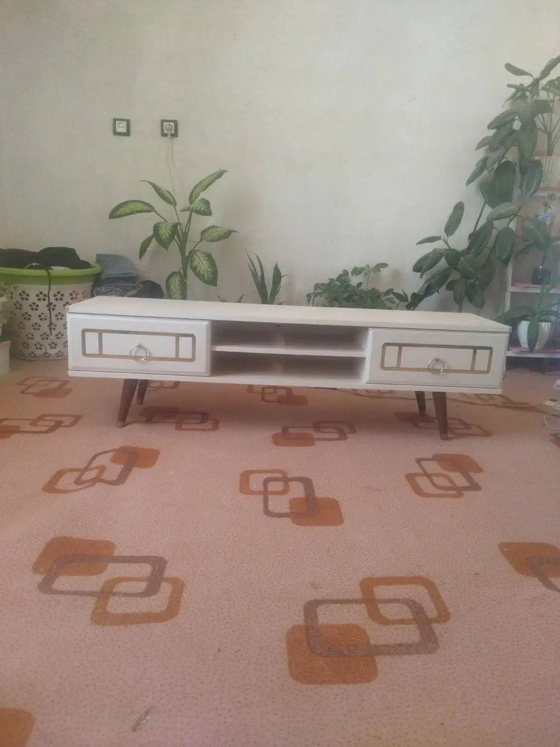 زیر تلویزیون رنگ کرم کاملا نو|میز تلویزیون|یاسوج, |دیوار