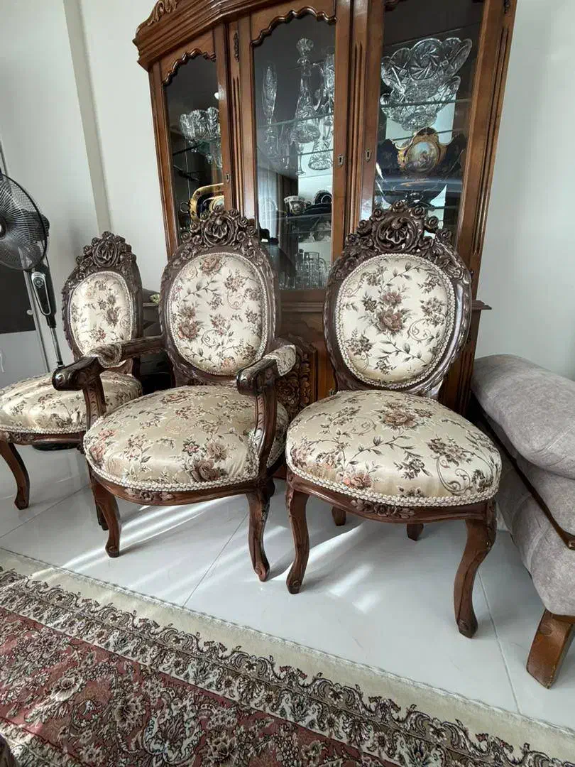 مبلمان ۹نفره سلطنتی چوب گردو با ویترین  ۶درب|مبلمان خانگی و میز عسلی|تهران, اسفندیاری|دیوار