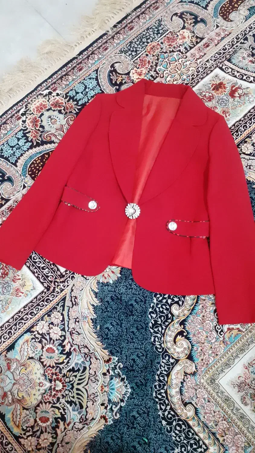 کد قرمز با تاپ مشکی سایز ۴۴ نونو هستش|لباس|پاکدشت, پاکدشت (مامازند)|دیوار