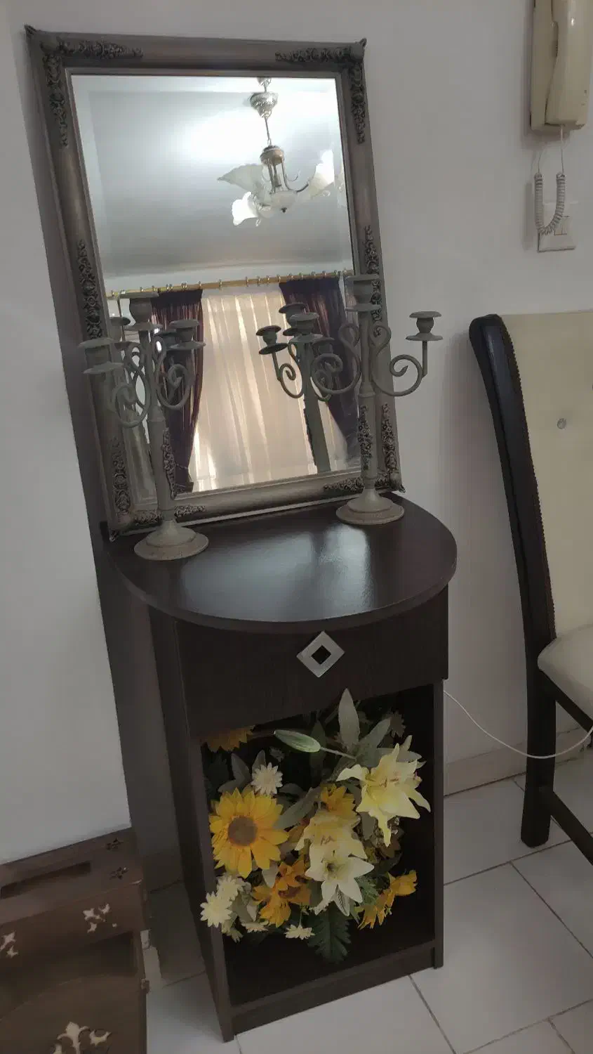 شمعدون با پایه|کلکسیون اشیاء عتیقه|رشت, صفاری|دیوار