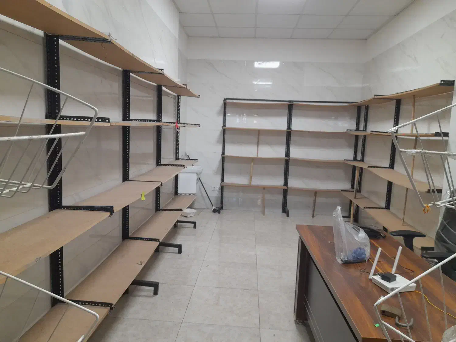 قفسه پایه آهنی و رومیزیچوبی|فروشگاه و مغازه|رودسر, |دیوار