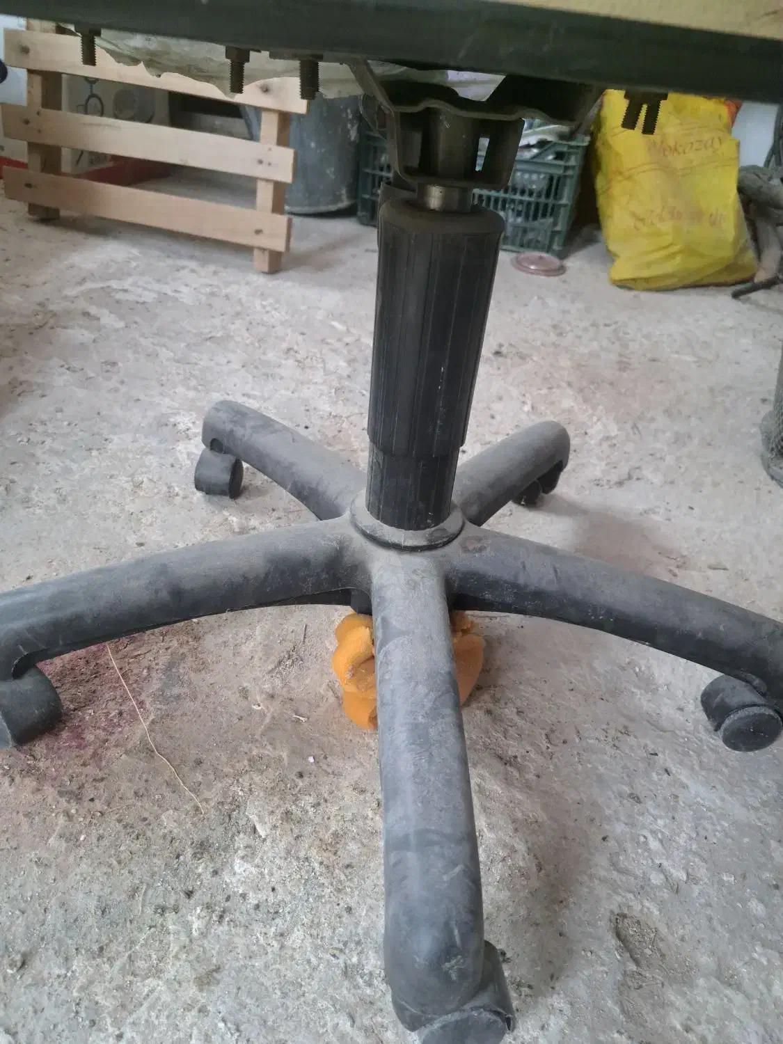 صندلی چرخ دار|صندلی و نیمکت|اراک, |دیوار