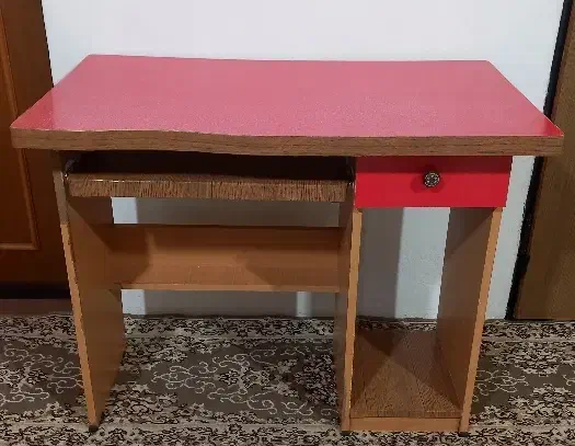 میز تحریر و کامپیوتر|میز تحریر و کامپیوتر|نور, |دیوار