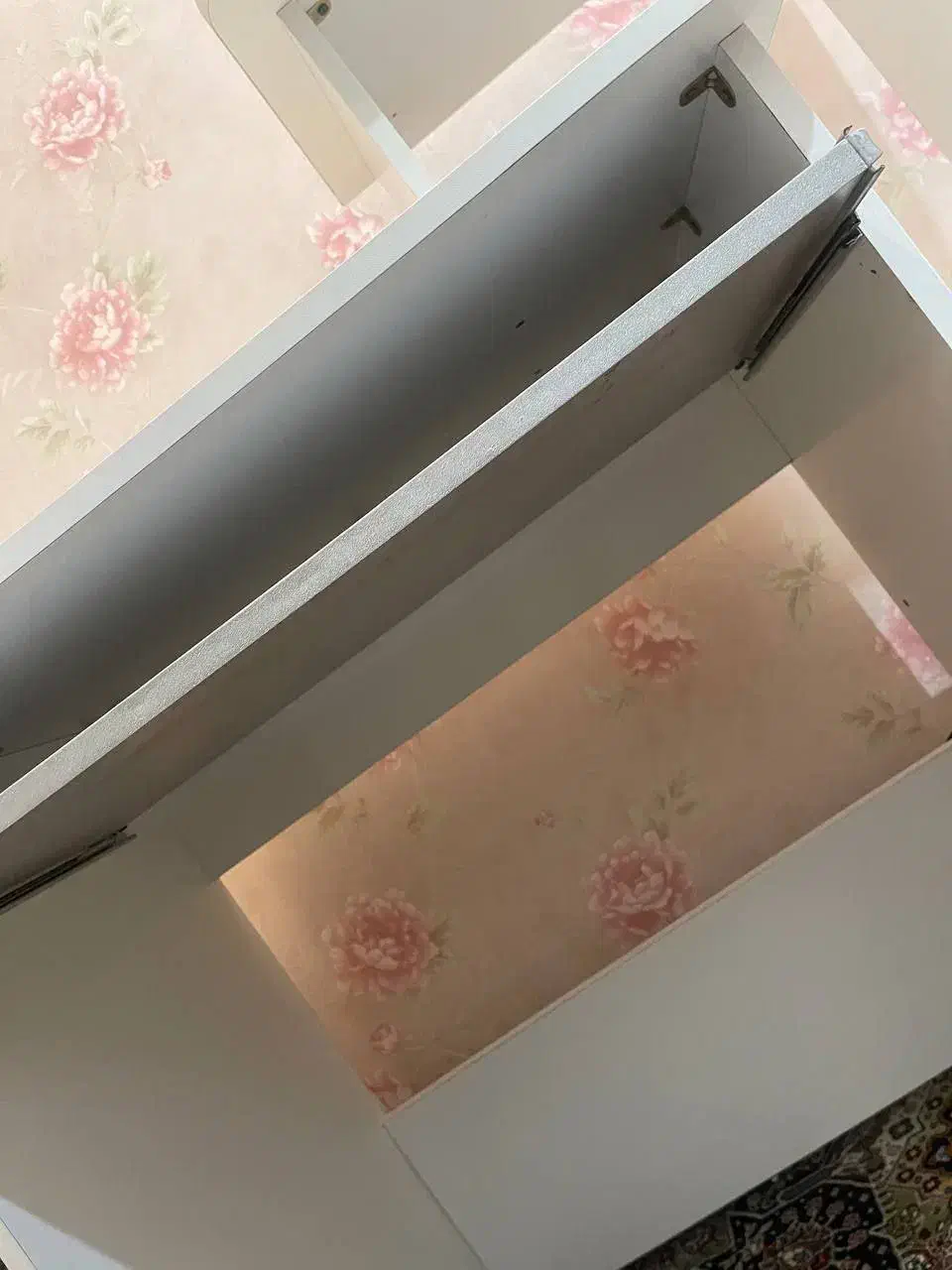 میز کامپیوتر تقریبا نو و تمیز سفید|میز تحریر و کامپیوتر|مشهد, امیریه|دیوار