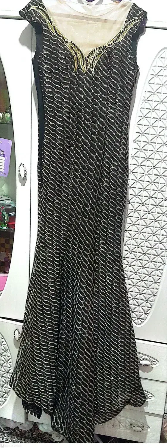 پیراهن شب یلدا|لباس|نیشابور, بزرگمهر|دیوار