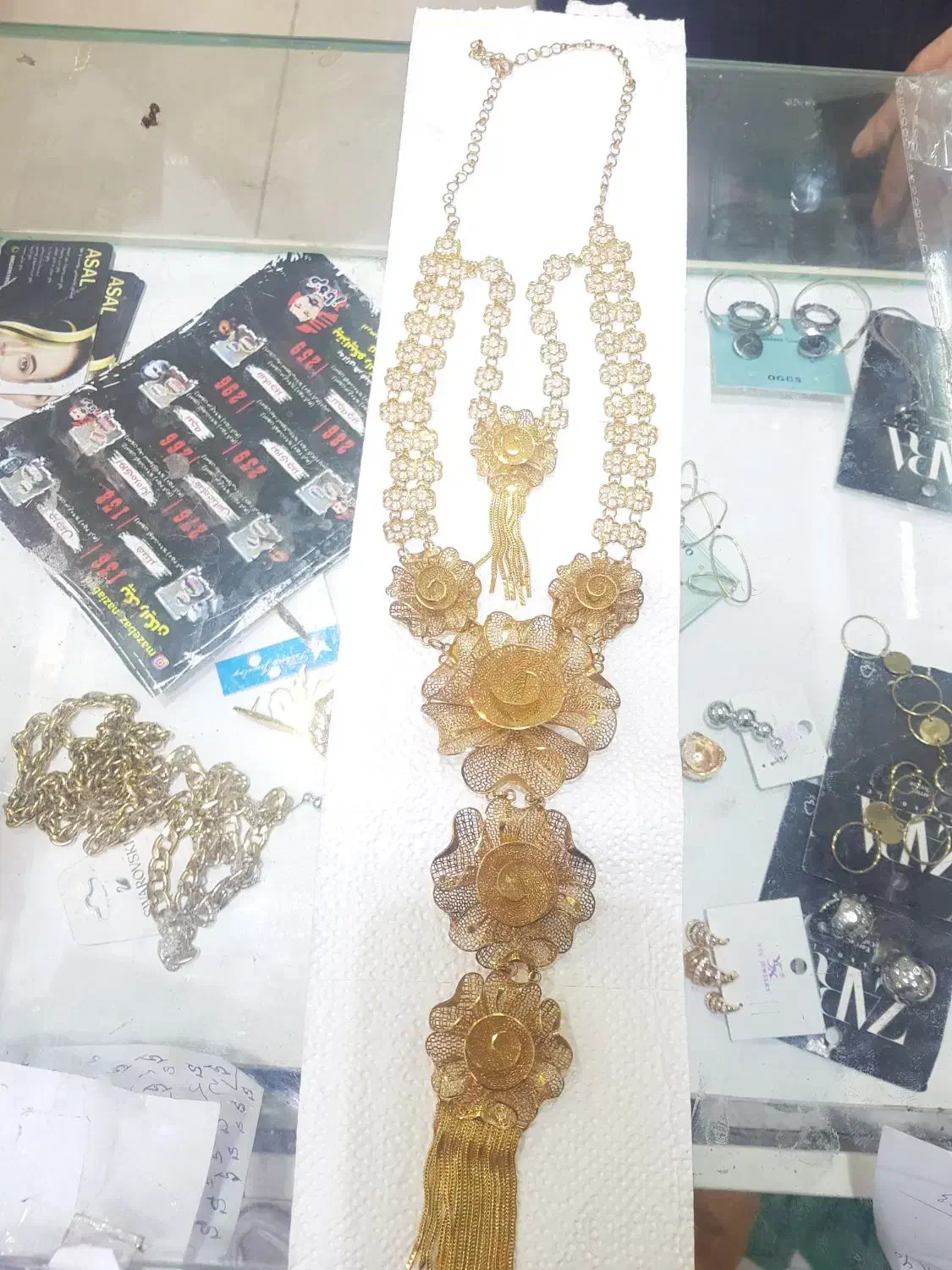 گردنبند نقره|جواهرات|ری, سرتخت|دیوار