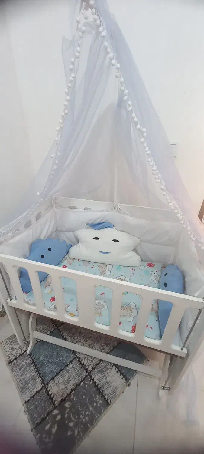 تخت خواب نوازد کنار مادر . گهواره ای|تخت و سرویس خواب|پاکدشت, پارچین|دیوار