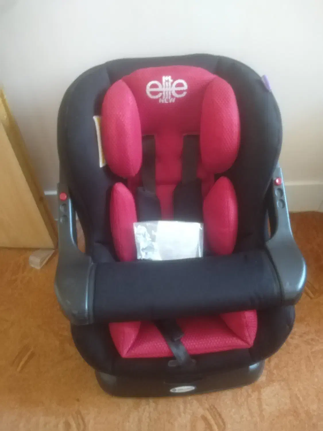 صندلی ماشین کاملا نو|اسباب و اثاث بچه|شهرکرد, |دیوار