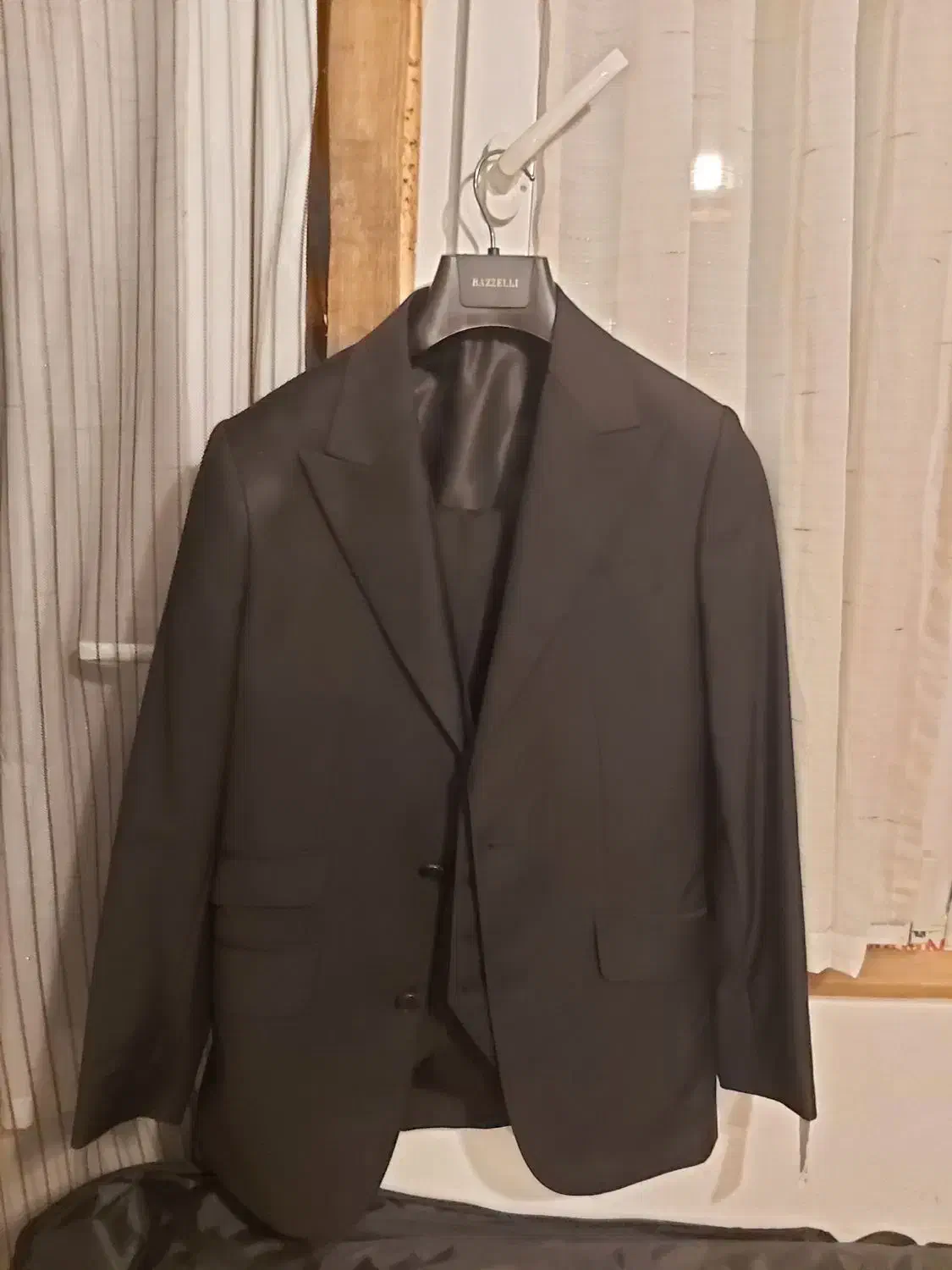 کت و شلوار|لباس|رشت, فلسطین|دیوار