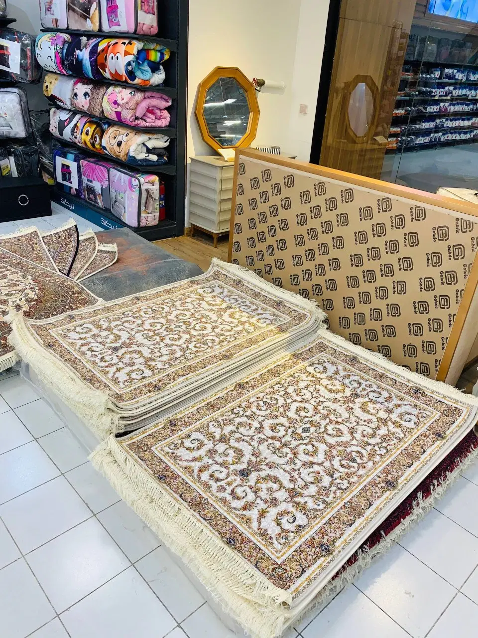قالیچه ۱۲۰۰ شانه ۱در ۱.۵ متری|فرش|شیراز, زرهی|دیوار