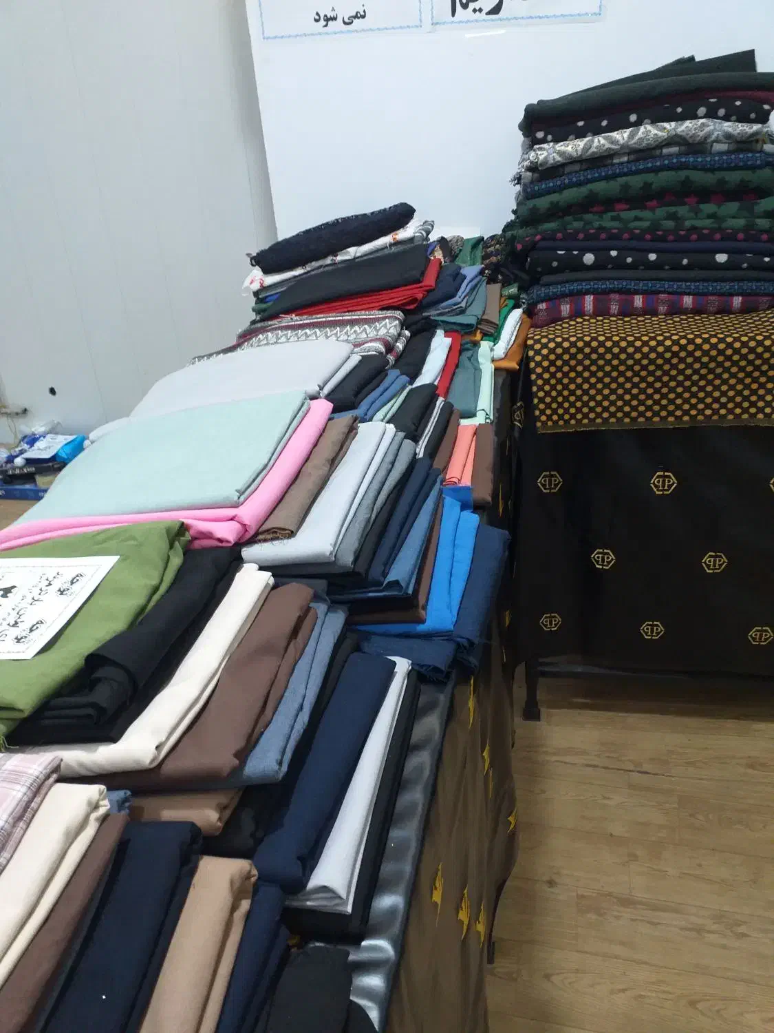 پارچه فروشی ابریشم|لباس|مرند, |دیوار