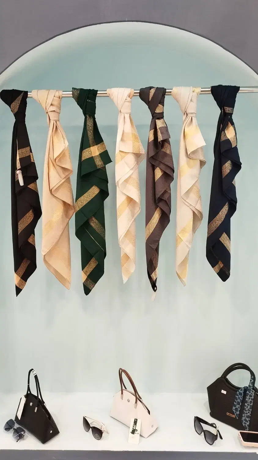 فروشنده خانم برای بوتیک زنانه|استخدام خدمات فروشگاه و رستوران|اهر, |دیوار