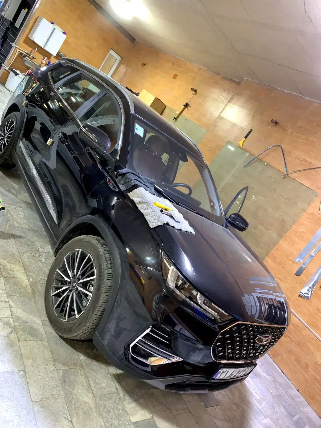 مجموعه خدمات خودرویی و شیشه اتومبیل سیاه میخی نبوت|خدمات موتور و ماشین|سنندج, |دیوار