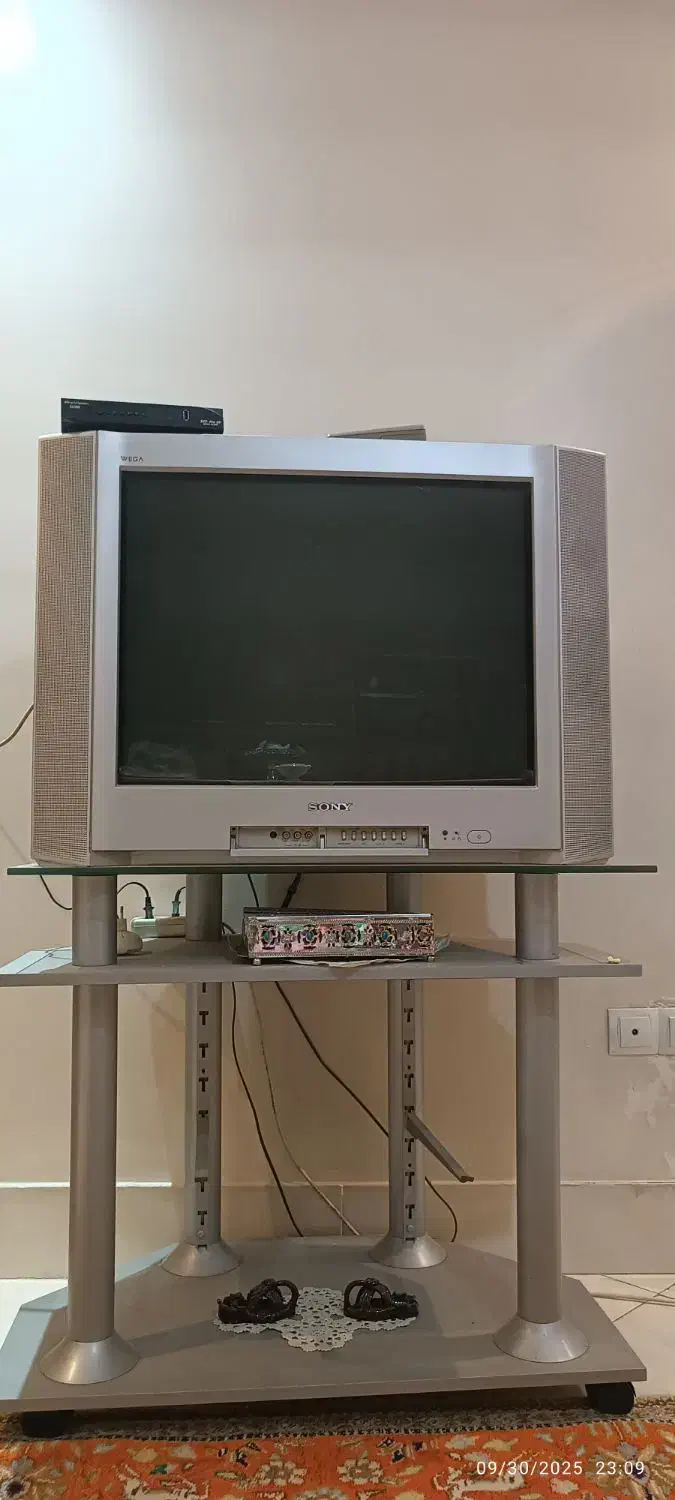 تلویزیون سونی با میز|تلویزیون و پروژکتور|تهران, آزادشهر|دیوار
